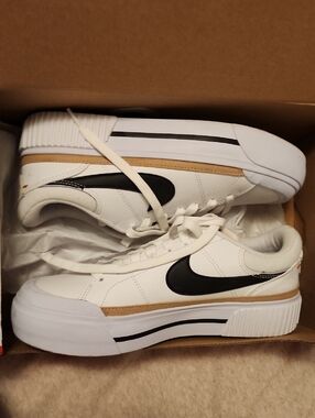 Nike Platform Court Legacy Sneakers